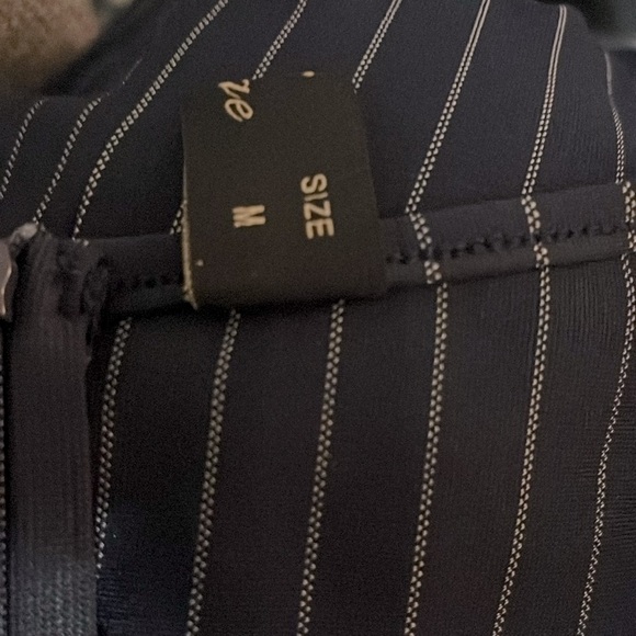 ๐ฒ๐๐ฒ Vfshow Vfemage Nsvy and White Pin-Striped Design Dress size M - Picture 5 of 5